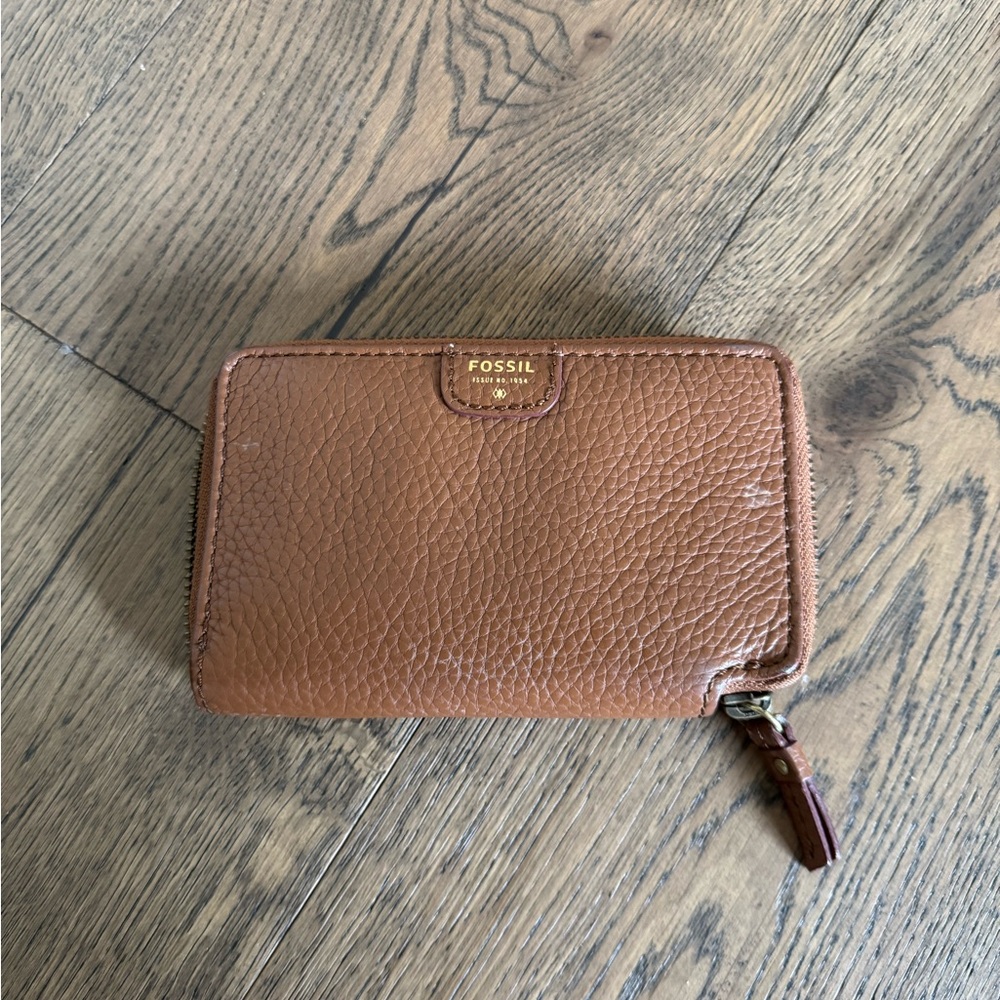 Fossil Tan Leather Zip Wallet
